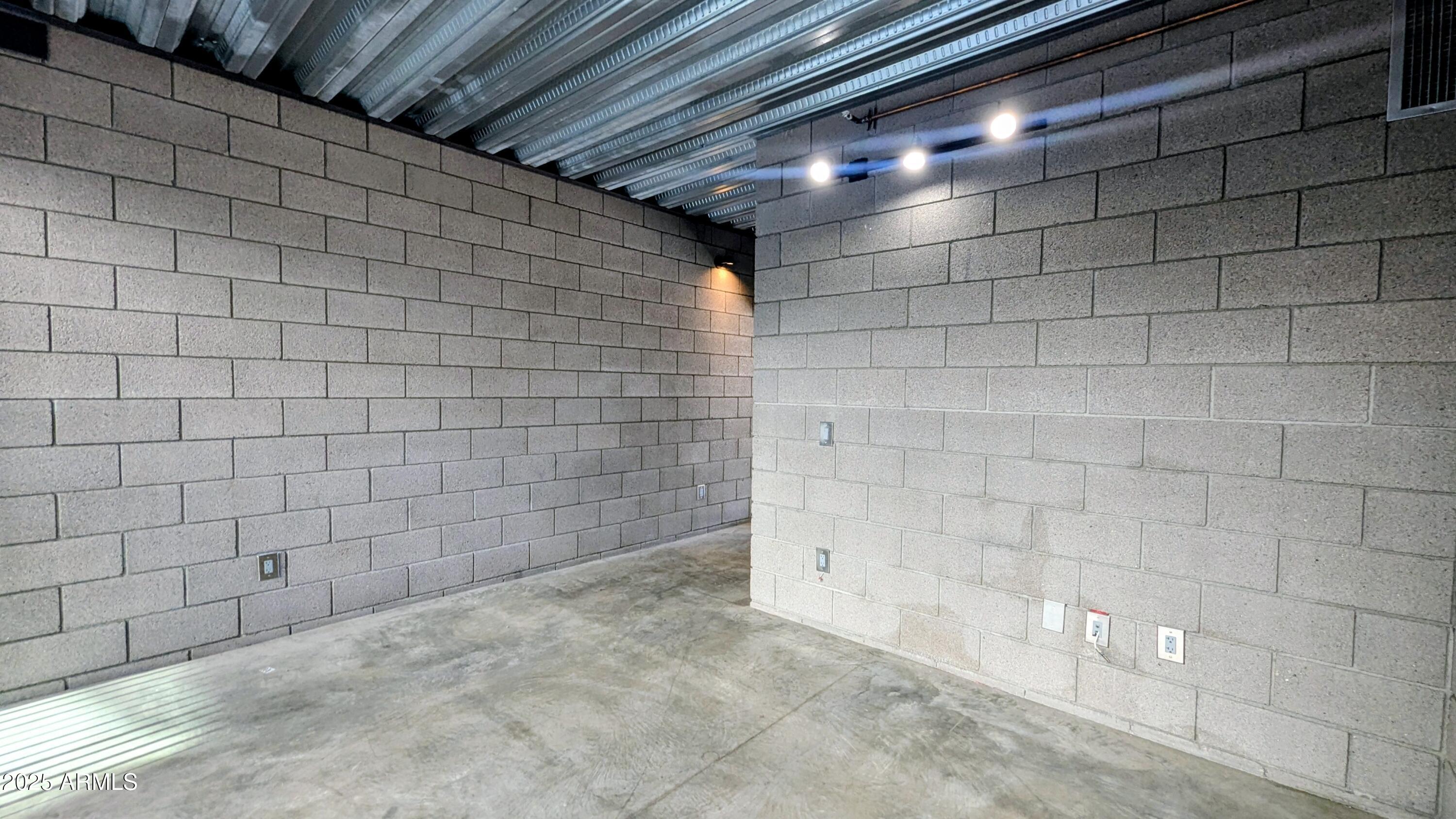 525 East Willetta Street, Unit 8 Phoenix, AZ 85004 - Photo 6 of 25 a bathroom with a shower