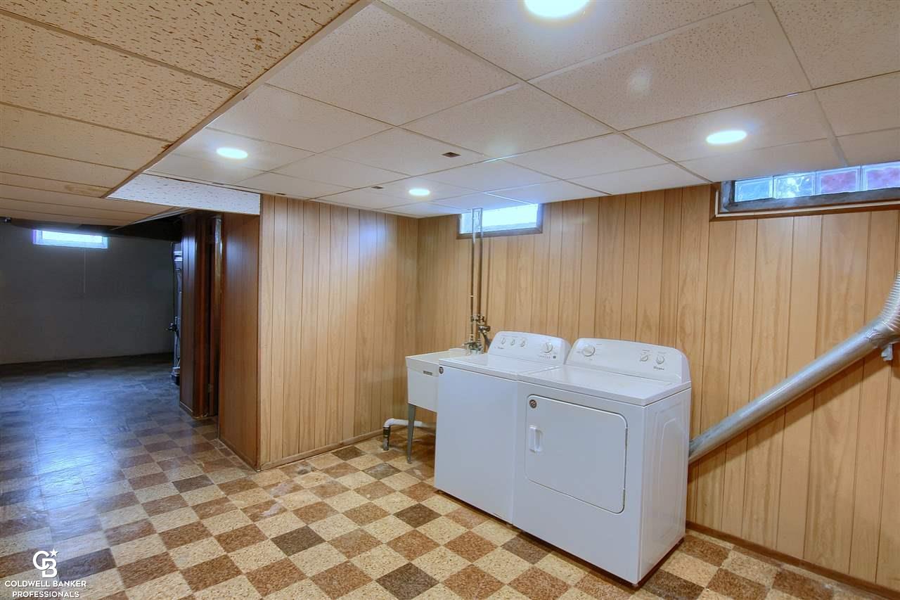 24686 Roxana Avenue Eastpointe, MI 48021 - Photo 19 of 30 31382913-18.JPG