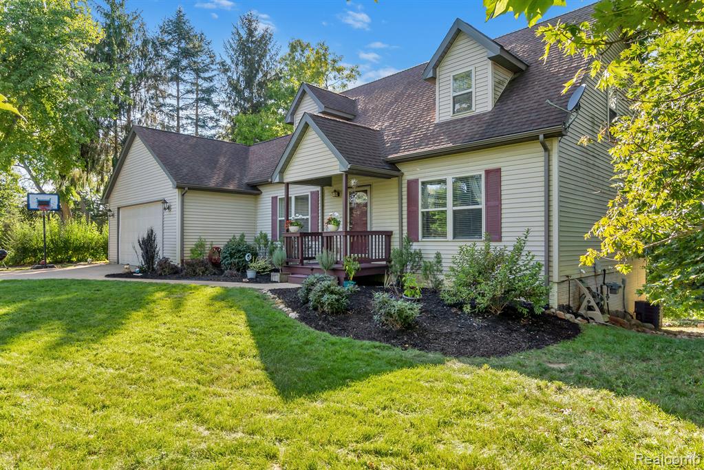 8246 Kimble Drive Pinckney, MI 48169 - Photo 4 of 45