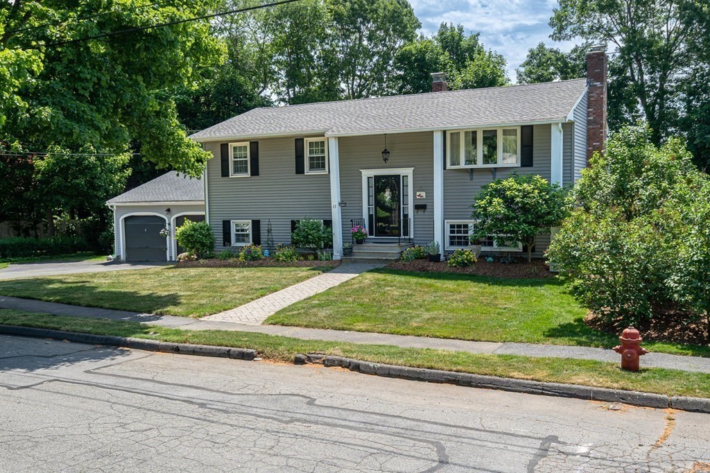 33 Sonning Road Beverly, MA 01915 - Photo 3 of 33