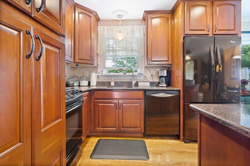 33 Sonning Road Beverly, MA 01915 - Photo 7 of 33