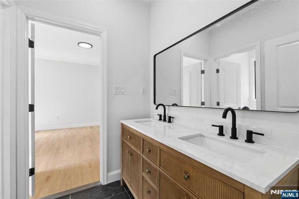 532 Hobart Road Paramus, NJ 07652 - Photo 31 of 46
