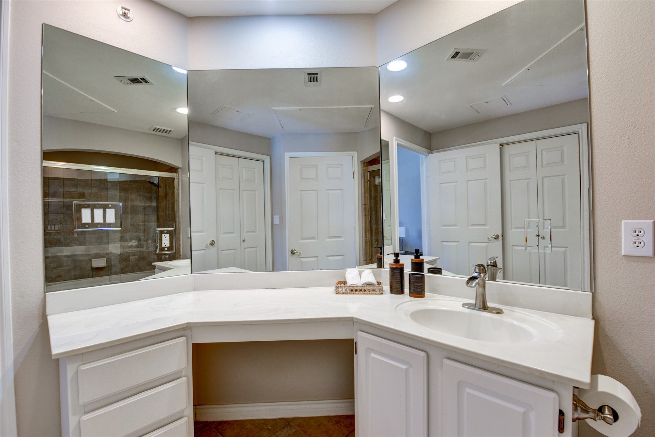 2400 McCue Road, Unit 448 Houston, TX 77056 - Photo 17 of 44