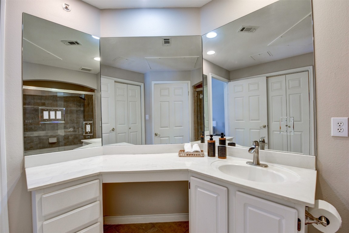 2400 McCue Road, Unit 448 Houston, TX 77056 - Photo 17 of 44