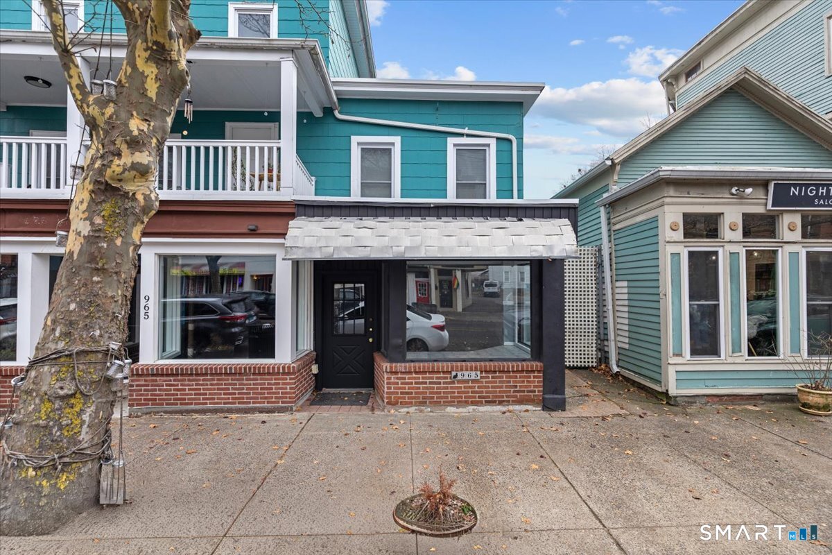965 State Street, Unit 1R New Haven, CT 06511 - Photo 1 of 1 a front view of a house with entertaining space