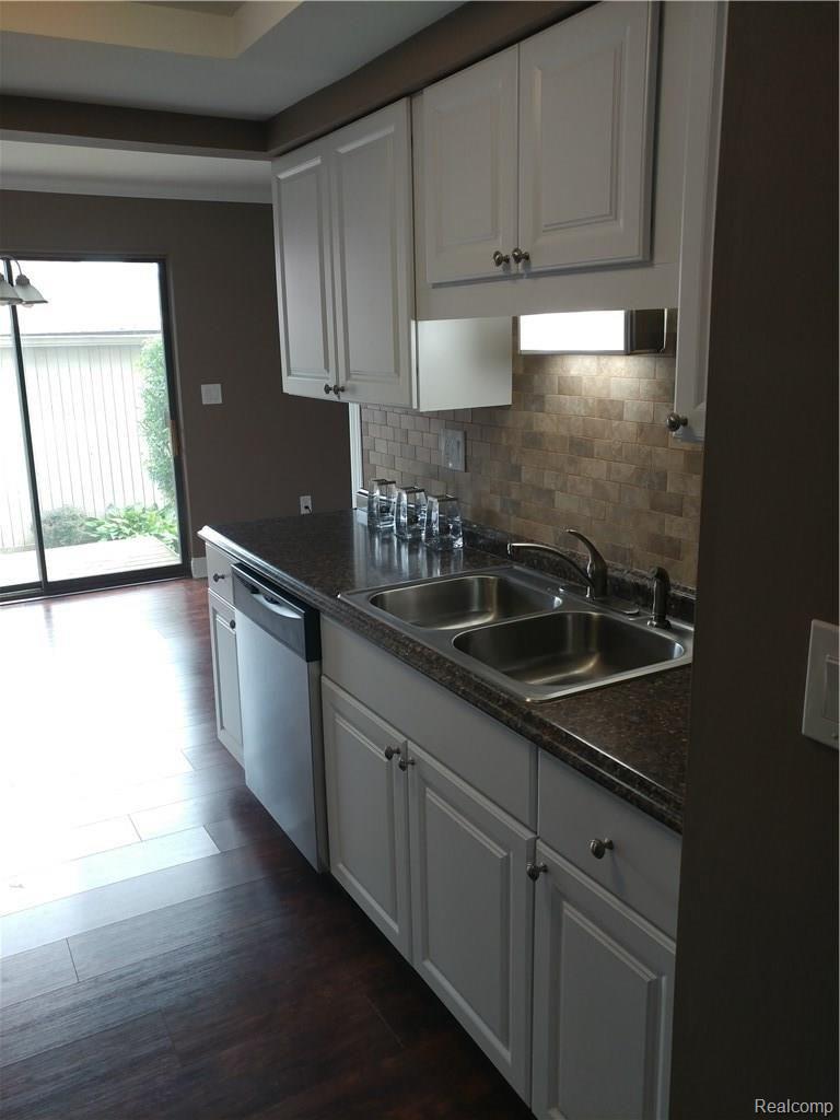 767 Oak Brook Ridge Drive Rochester, MI 48307 - Photo 6 of 13 20170711_123425.jpg