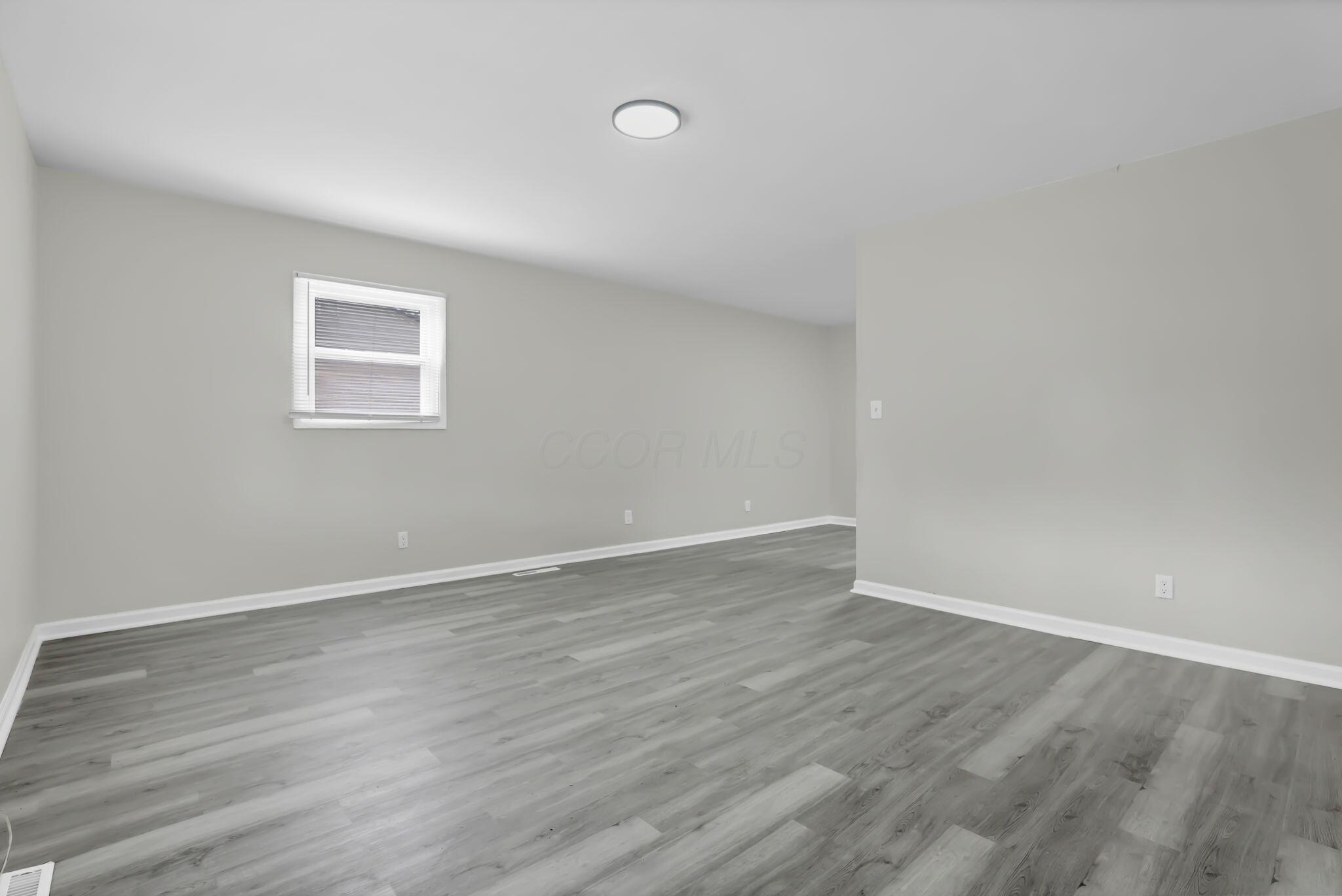 3871 Glenfield Road Columbus, OH 43232 - Photo 10 of 39 10-web-or-mls-IMG_1933