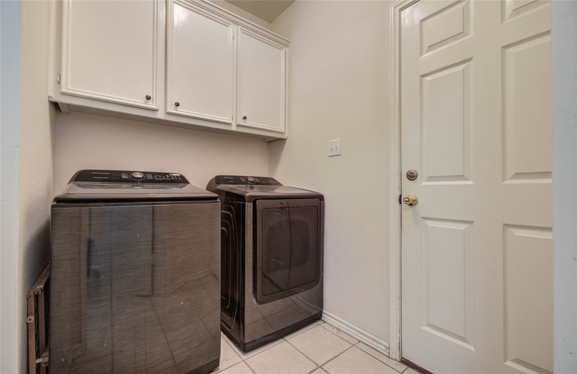 10822 Sail View Street Montgomery, TX 77356 - Photo 20 of 29 a utility room with cabinets