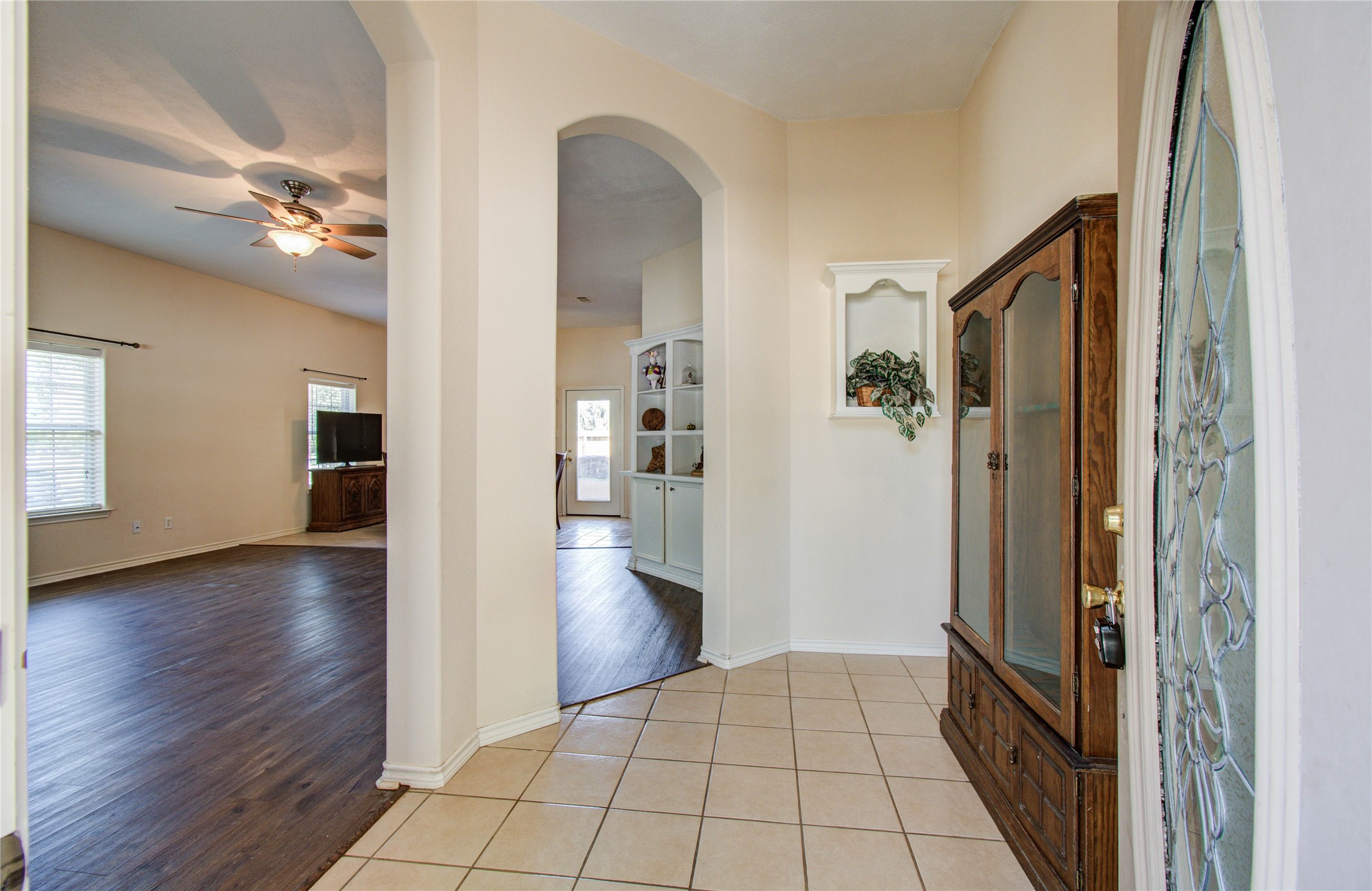 10822 Sail View Street Montgomery, TX 77356 - Photo 5 of 29 wooden floor in a hall with an entryway