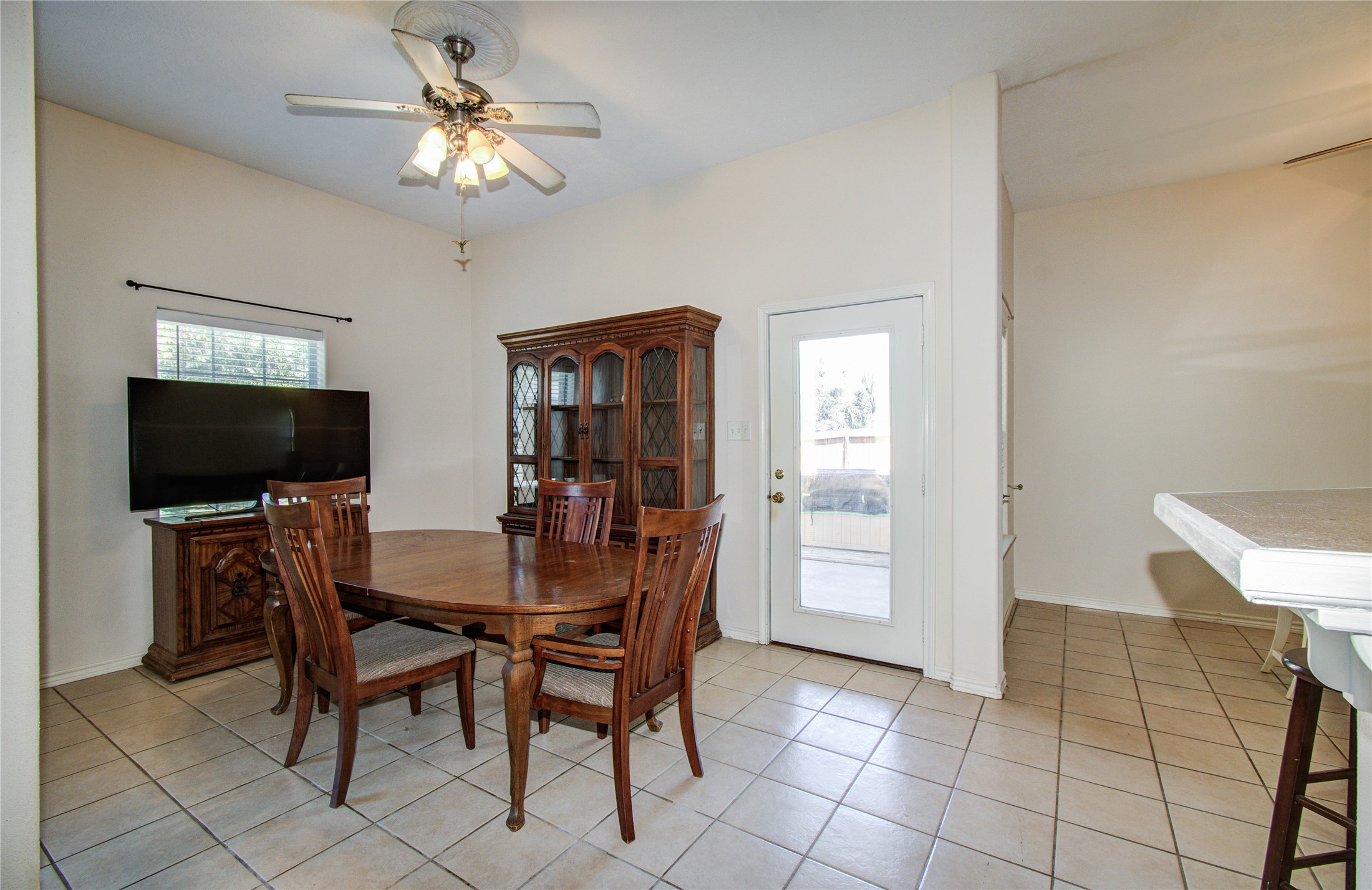 10822 Sail View Street Montgomery, TX 77356 - Photo 10 of 29 a dining room with furniture a chandelier and kitchen view