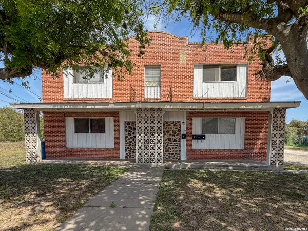 $178,000 | 704 North Washington Street, Beeville, TX 78102
