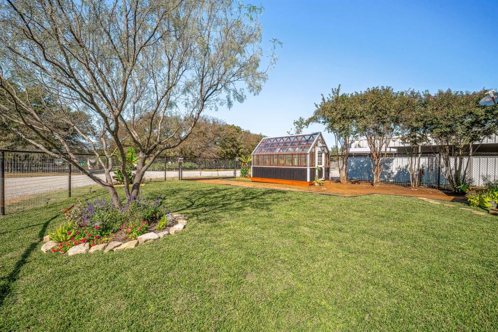 220 Treasure Beach Comanche, TX 76442 - Photo 20 of 39