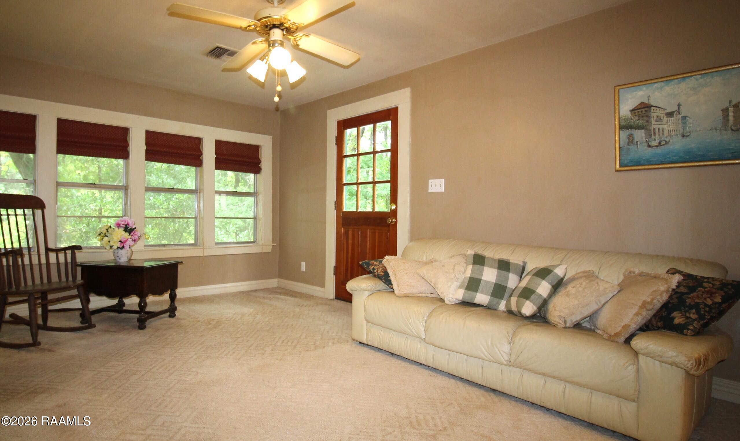 320 Frozard Road Arnaudville, LA 70512 - Photo 9 of 33 living room