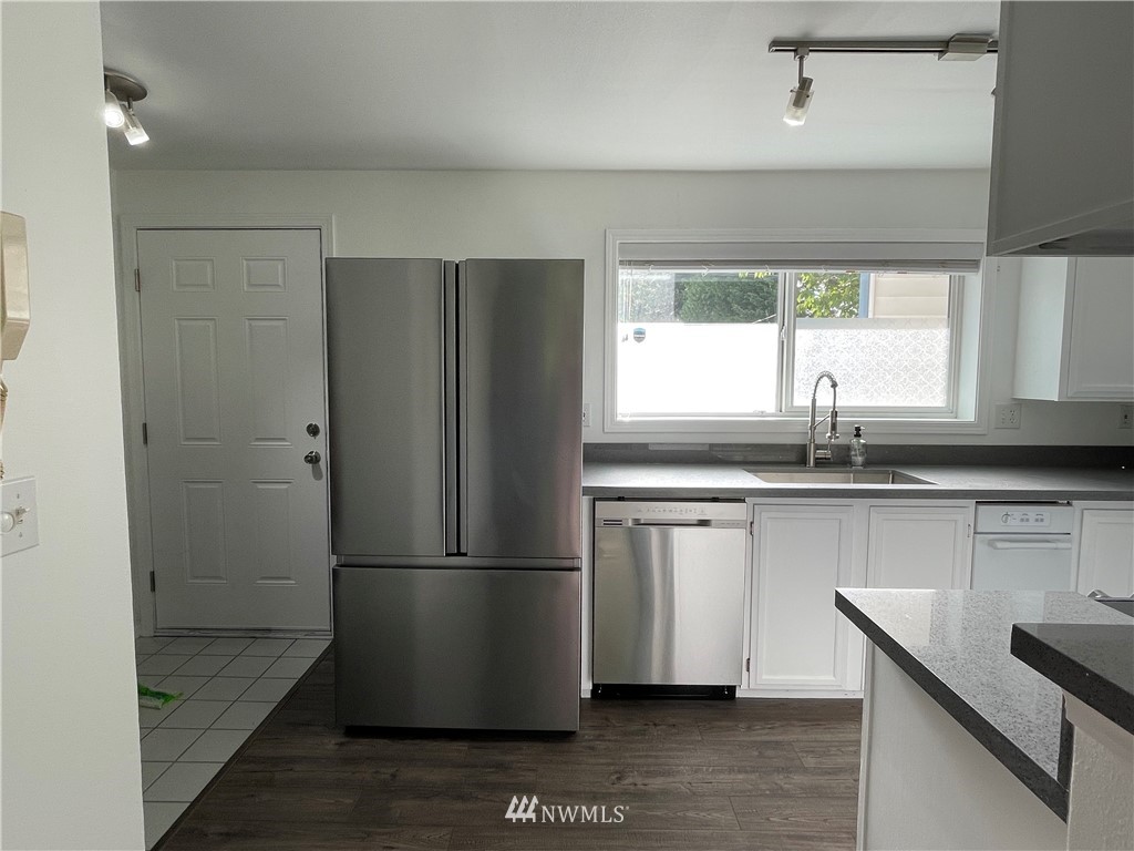 7405 Beverly Lane, Unit 202 Everett, WA 98203 - Photo 4 of 18