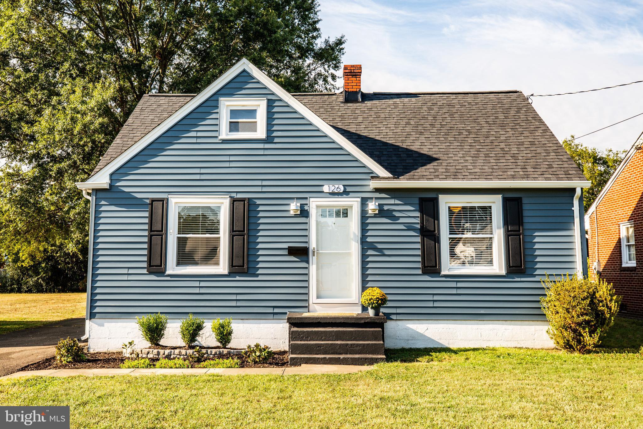 126 Ridgeway Street Fredericksburg, VA 22401 - Photo 1 of 20 Like New!