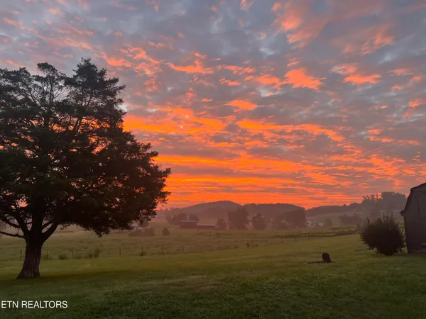 $297,500 | 1623 Straight Branch Road, Speedwell, TN 37870