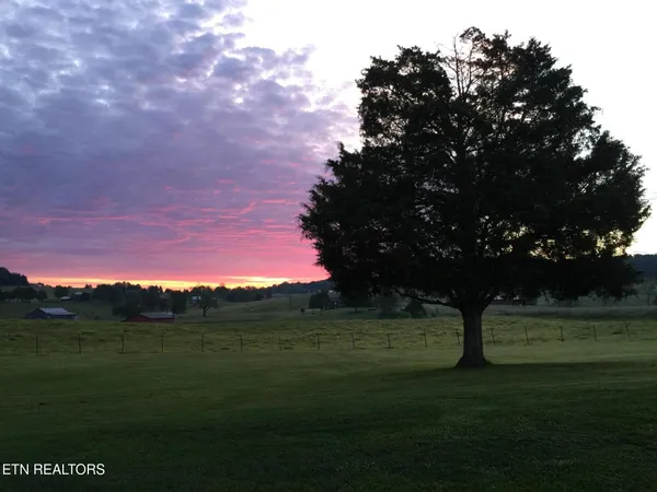 $297,500 | 1623 Straight Branch Road, Speedwell, TN 37870