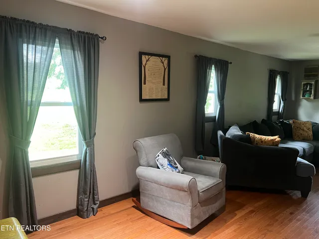 $297,500 | 1623 Straight Branch Road, Speedwell, TN 37870