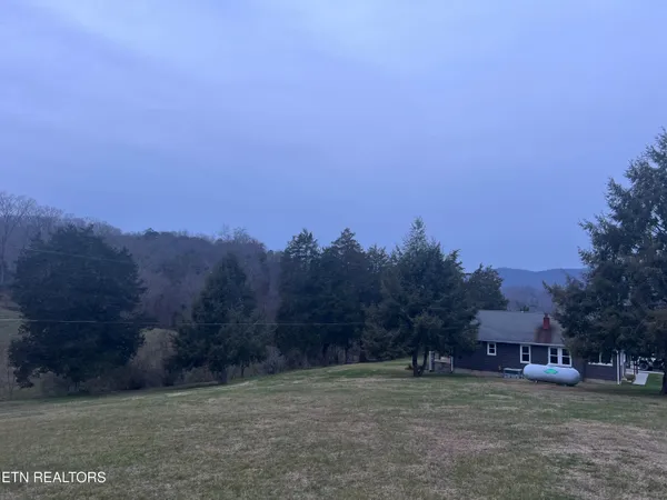 $297,500 | 1623 Straight Branch Road, Speedwell, TN 37870