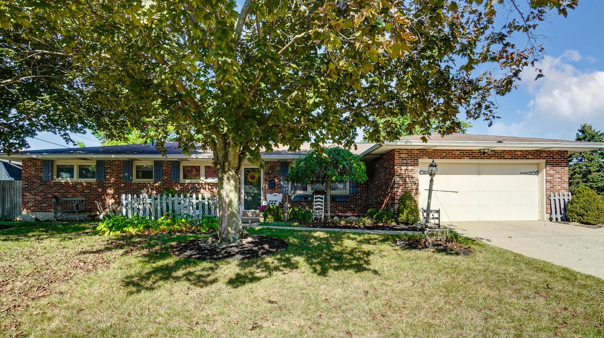 5429 West Ridgewood Road Springfield, OH 45503 - Photo 1 of 36 001