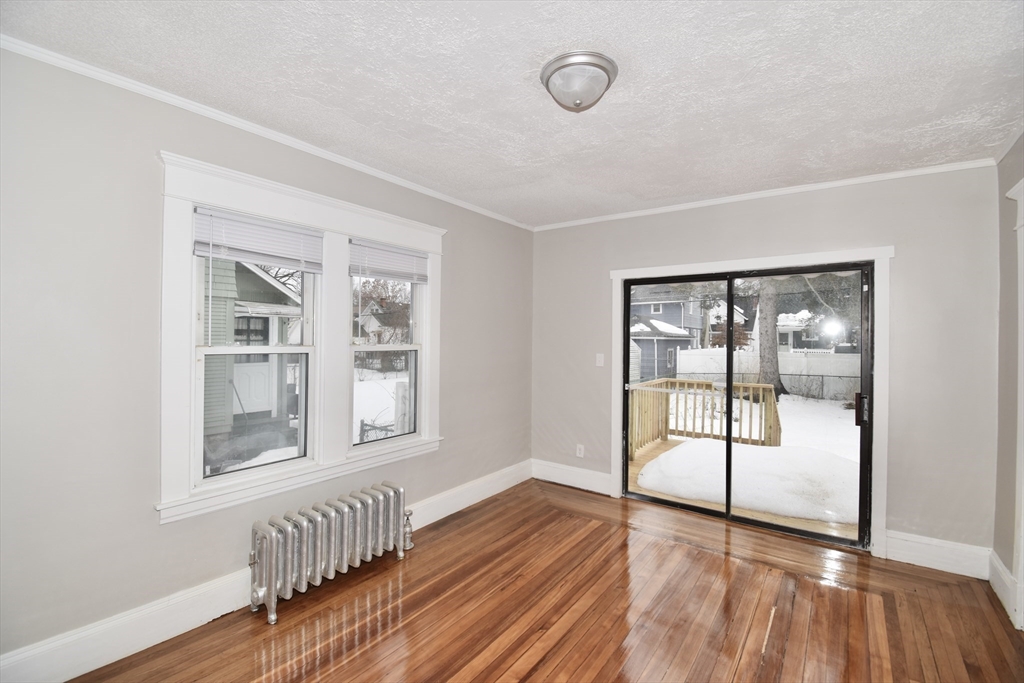 34 Castle Street Springfield, MA 01118 - Photo 11 of 39