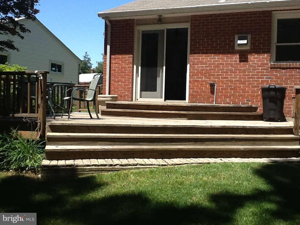 617 Southmont Road Baltimore, MD 21228 - Photo 23 of 29 Great entertainment size deck