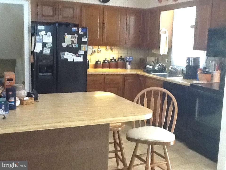 617 Southmont Road Baltimore, MD 21228 - Photo 4 of 29 Open kitchen with breakfast bar