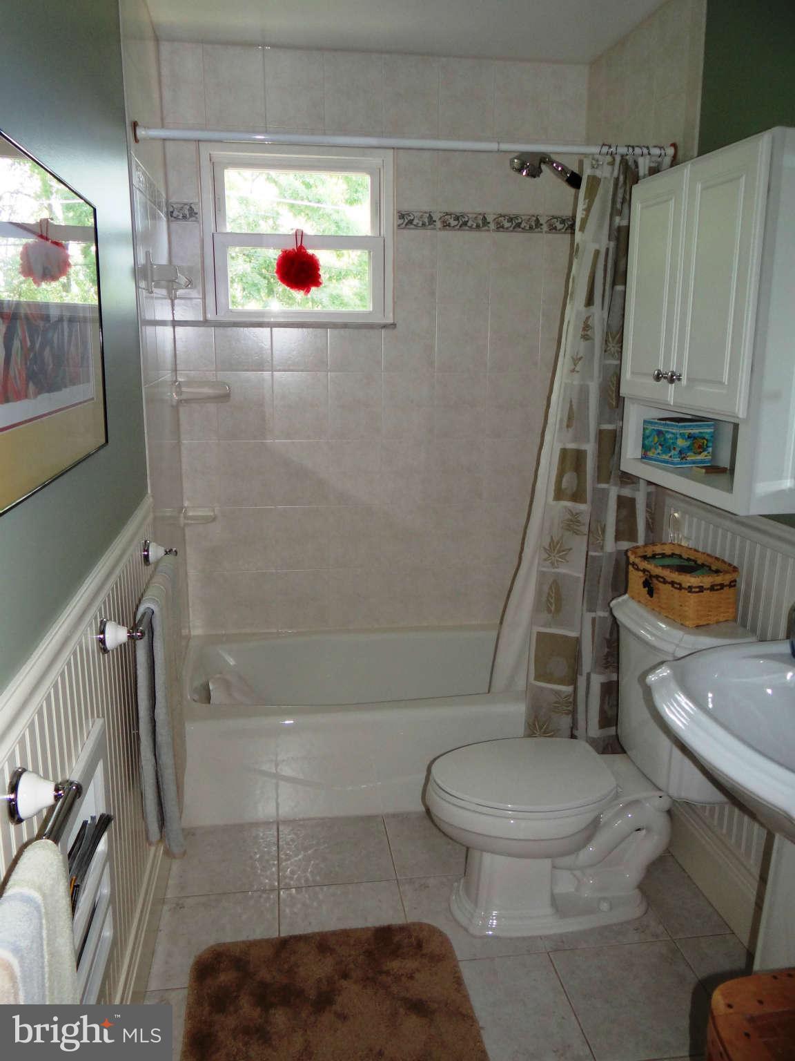 617 Southmont Road Baltimore, MD 21228 - Photo 7 of 29 Hall bath