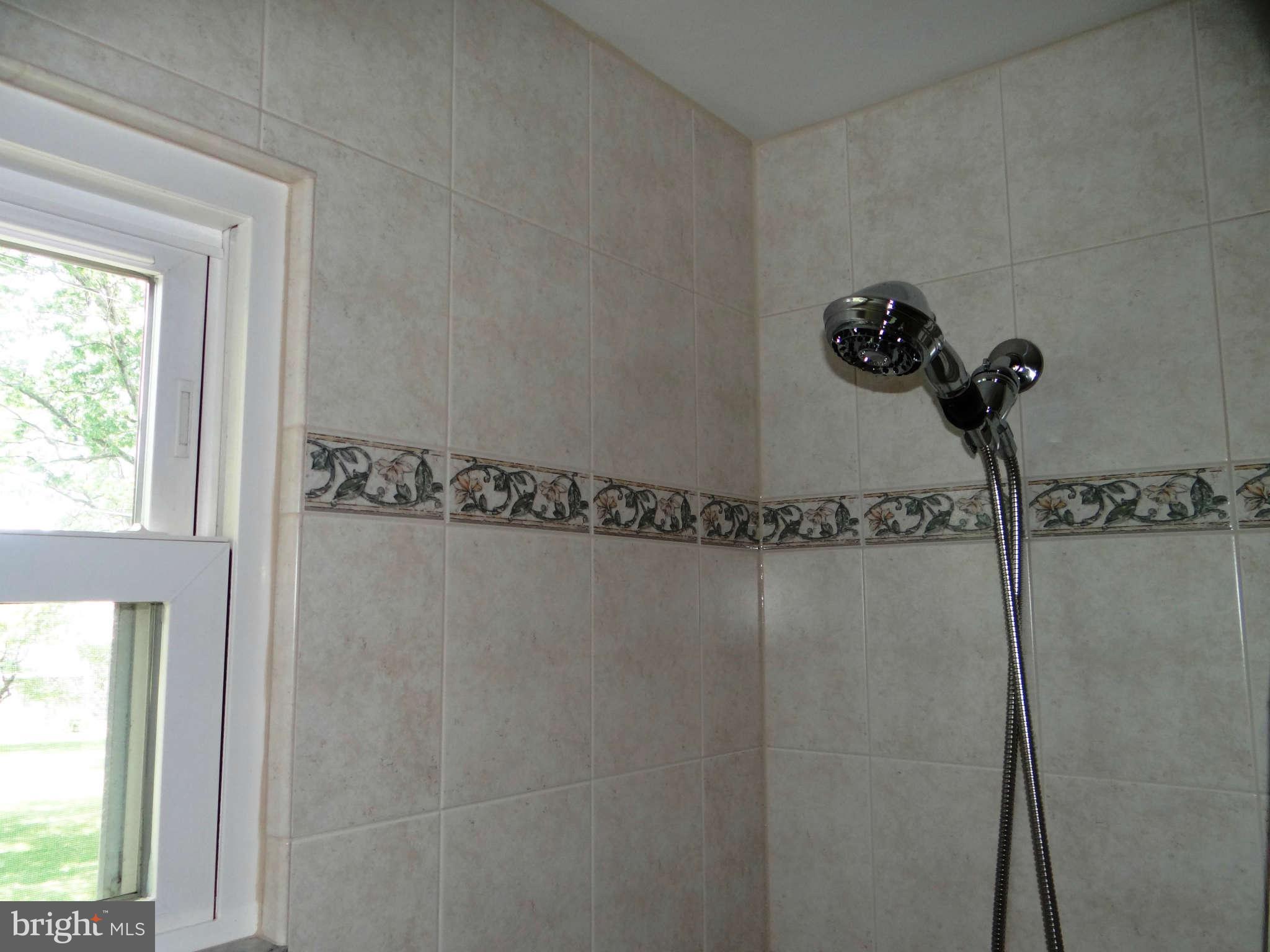 617 Southmont Road Baltimore, MD 21228 - Photo 9 of 29 Hall bath with new tile
