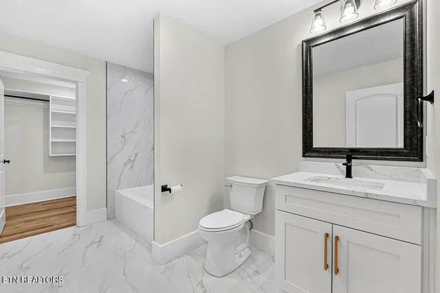 $660,000 | 108 Tsuhdatsi Way, Loudon, TN 37774