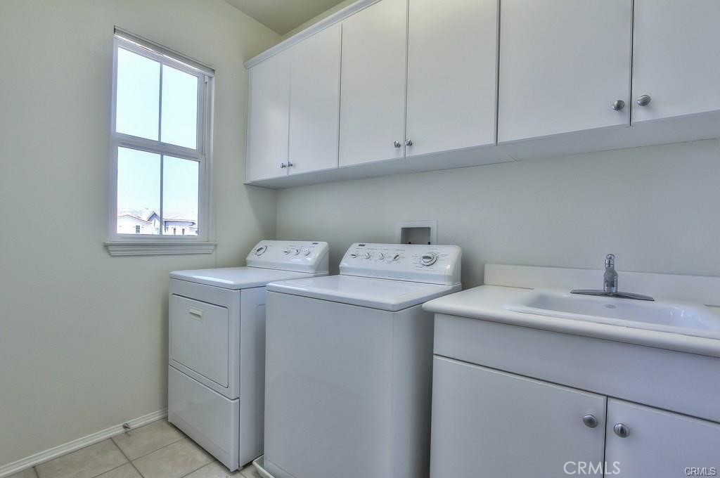 11516 Venezia Way Porter Ranch, CA 91326 - Photo 33 of 35 a utility room with dryer and washer