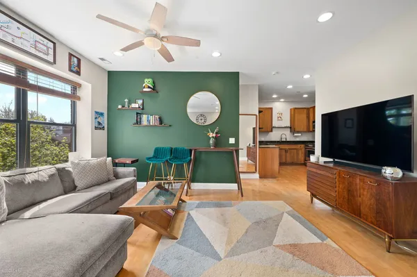$2,400 | 5138 North Winchester Avenue, Unit 3, Chicago, IL 60640