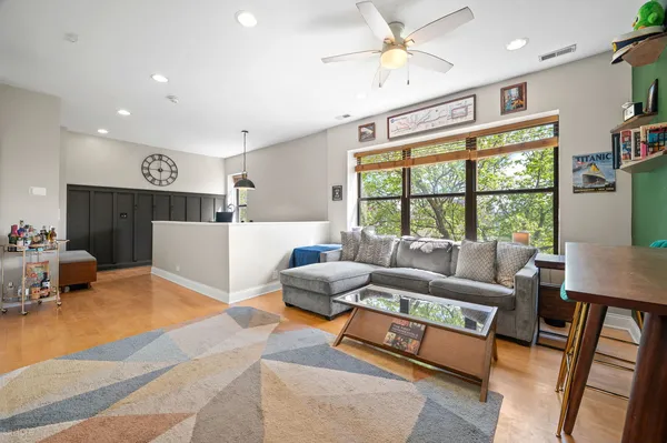 $2,400 | 5138 North Winchester Avenue, Unit 3, Chicago, IL 60640