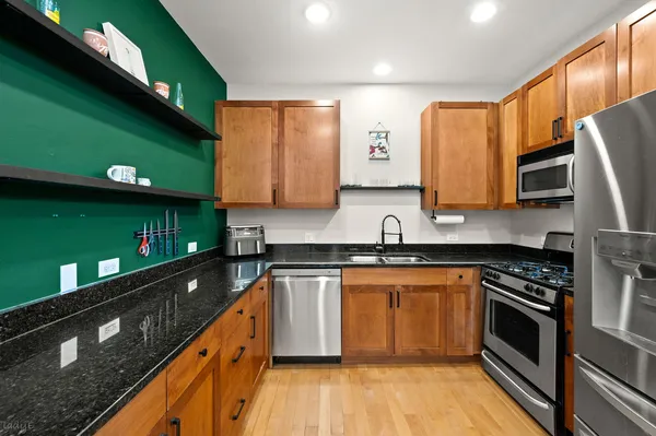 $2,400 | 5138 North Winchester Avenue, Unit 3, Chicago, IL 60640