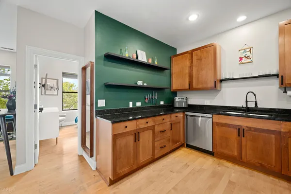 $2,400 | 5138 North Winchester Avenue, Unit 3, Chicago, IL 60640