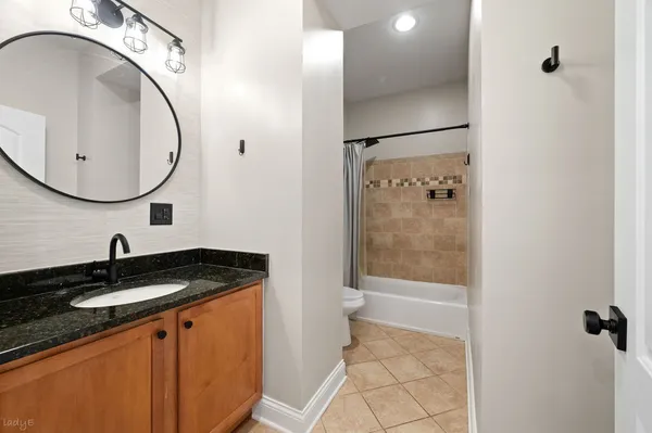 $2,400 | 5138 North Winchester Avenue, Unit 3, Chicago, IL 60640
