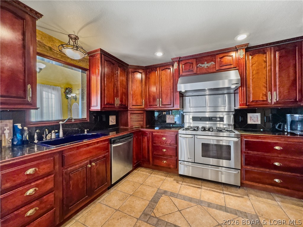 2209 Standing Rock Road Camdenton, MO 65020 - Photo 16 of 70 Kitchen