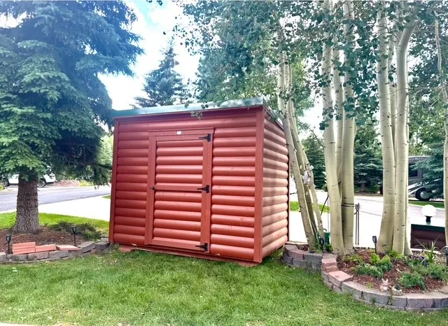 a view of a back yard of the house