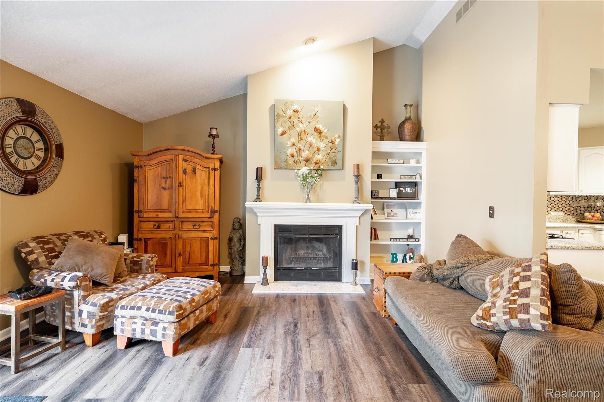 8415 Lake Road Grosse Ile, MI 48138 - Photo 10 of 30 8415 Lake, Grosse Ile (10 of 30).jpg