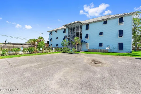$299,000 | 699 Dunbar Avenue, Unit 302, Bay St. Louis, MS 39520