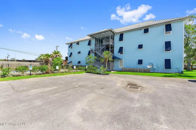 $299,000 | 699 Dunbar Avenue, Unit 302, Bay St. Louis, MS 39520