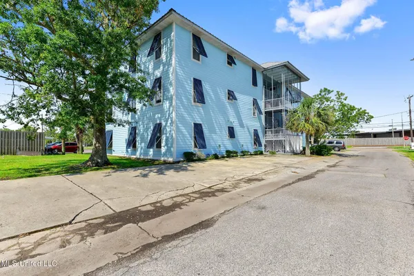 $299,000 | 699 Dunbar Avenue, Unit 302, Bay St. Louis, MS 39520