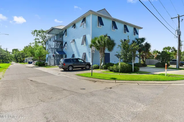 $299,000 | 699 Dunbar Avenue, Unit 302, Bay St. Louis, MS 39520