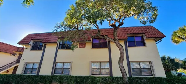 $2,050 | 10086 Northwest 6th Street, Unit 101, Pembroke Pines, FL 33024