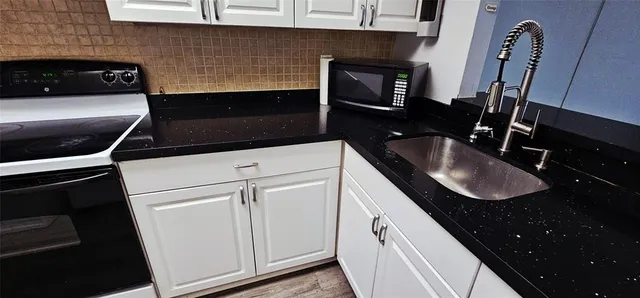 $2,050 | 10086 Northwest 6th Street, Unit 101, Pembroke Pines, FL 33024