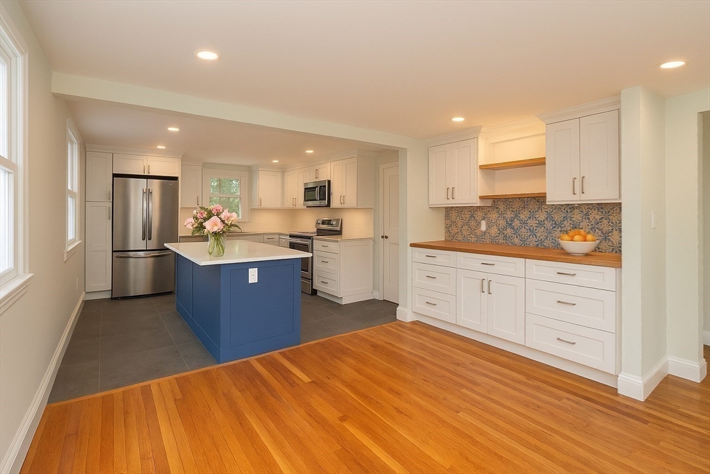 14 Web Road Georgetown, MA 01833 - Photo 7 of 33