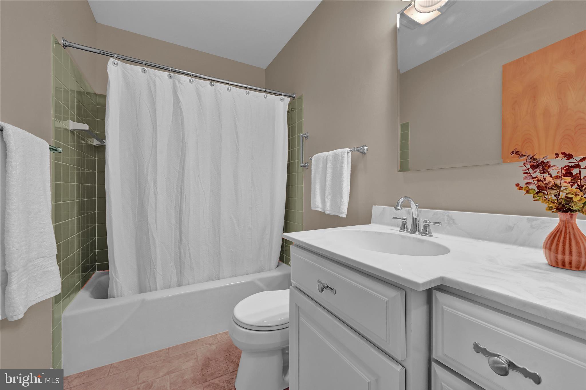 826 Blue Grass Road Lancaster, PA 17601 - Photo 31 of 43 Upper Level Full Bathroom