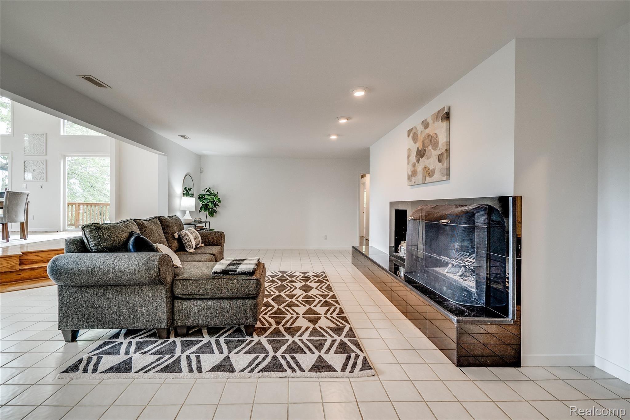 2870 West Hickory Grove Road Bloomfield Hills, MI 48302 - Photo 8 of 31 37.jpg