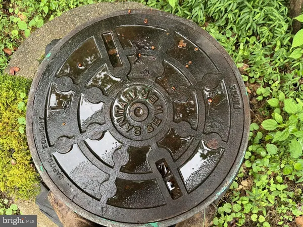 an aerial view of a entryway