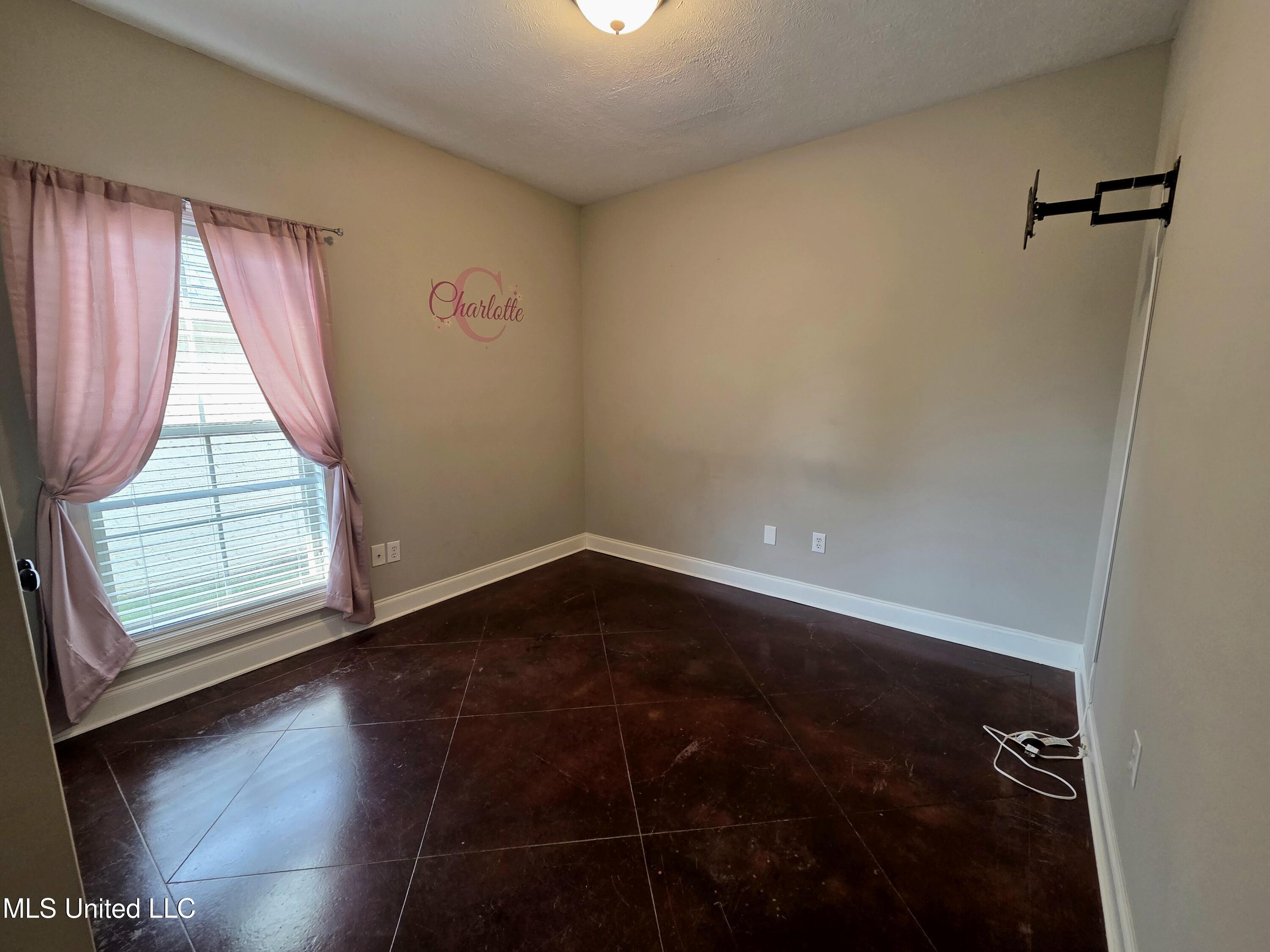 305 Flagstone Drive Brandon, MS 39042 - Photo 22 of 29 Guest bedroom 2